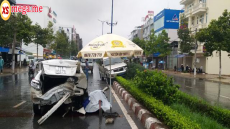 Tiền Giang:  Lùi oto cán chết một thiếu niên và tông trúng xe biển xanh